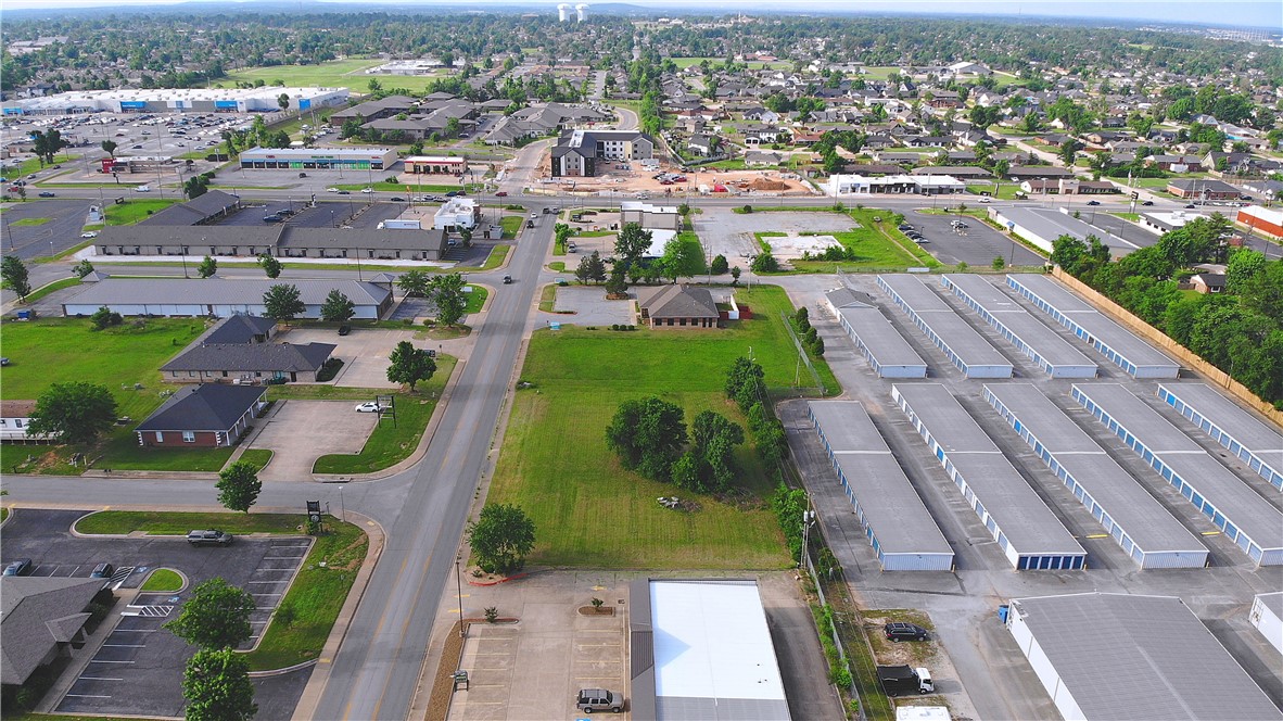 Prime commercial lot on N 24th St between Walnut & Olive in Rogers, AR—nearly 1 acre with high visibility and access to major throughways, just minutes from I-49. Traffic counts avg 23K–25K VPD along Walnut, less than ½ mile to Walmart Supercenter, and close to retail, dining, and services. Only 5 min to Downtown Rogers and 12–15 min to Walmart Home Office. Surrounded by established neighborhoods and new multifamily growth, including the Olive St Apartments nearby, offering a strong customer base. With commercial zoning, city utilities, and flexible development potential, this site is ideal for retail, office, or service users seeking exposure, convenience, and opportunity in the heart of Northwest Arkansas’ thriving business corridor.