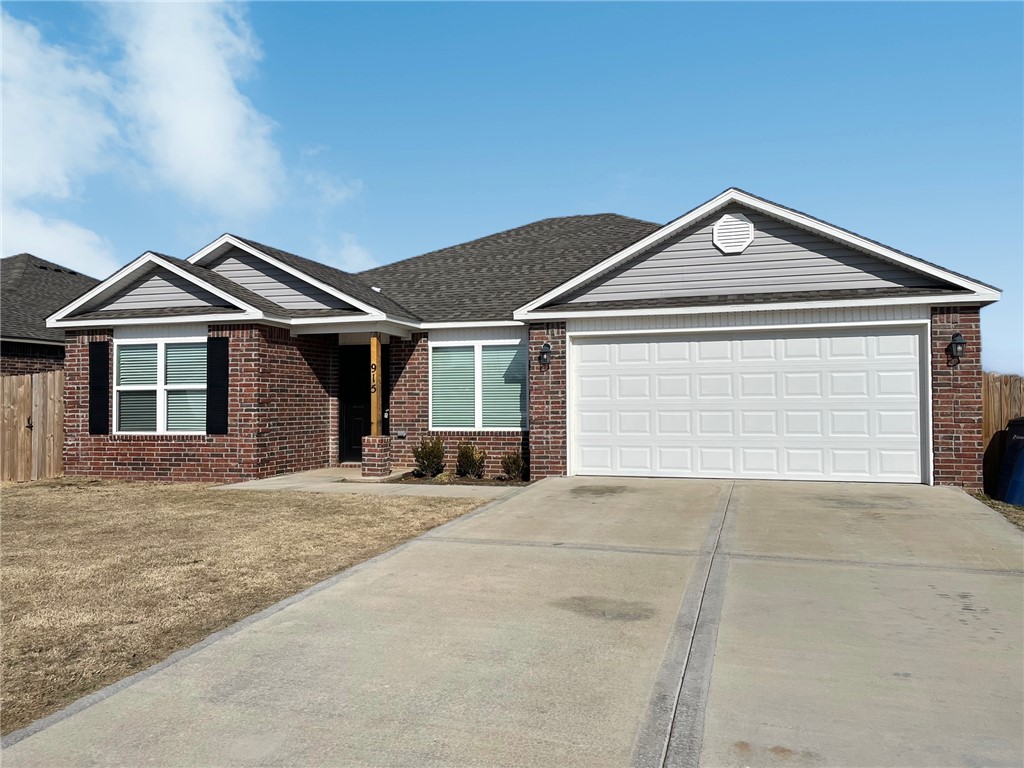 This Beautiful Siloam Springs home is a MUST SEE!! 4 bedrooms and 2 full baths with 1500 square feet of living space! Some of the features include neutral color paint throughout, Wall to wall luxury wood vinyl flooring, stainless steel appliances, hard surface countertops and lots of storage. The primary bedroom features an en suite bathroom with a walk-in closet. This home is ready for a new family to call home. Schedule a showing soon!