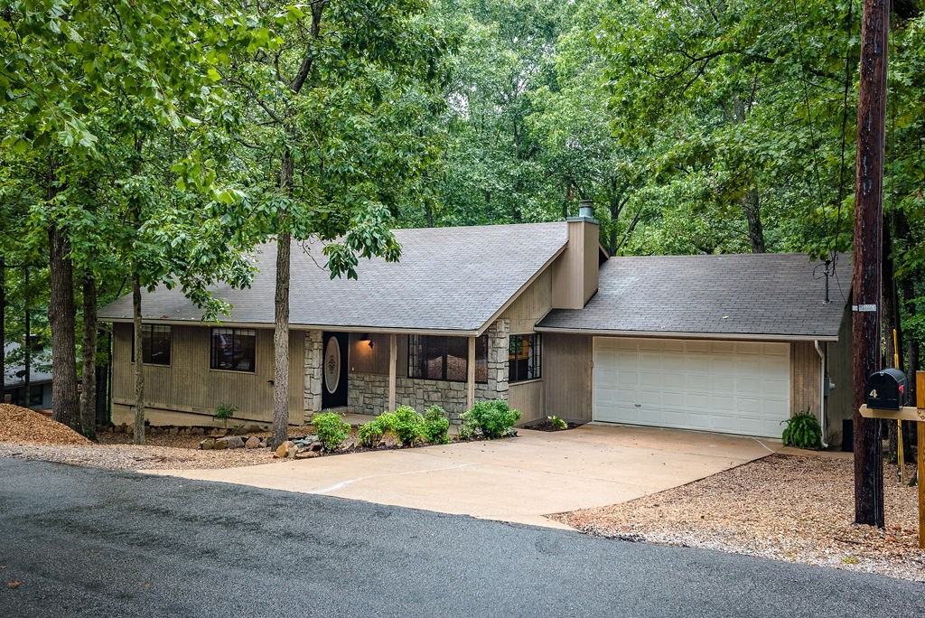 Gorgeous home in the Radnor Subdivision. Features include 3 bedrooms, 2 full baths. Updated in 2014 to include paint, flooring, kitchen appliances, fireplace mantle and toilets. Screened deck. Storage building.Within walking distance to Lake Avalon