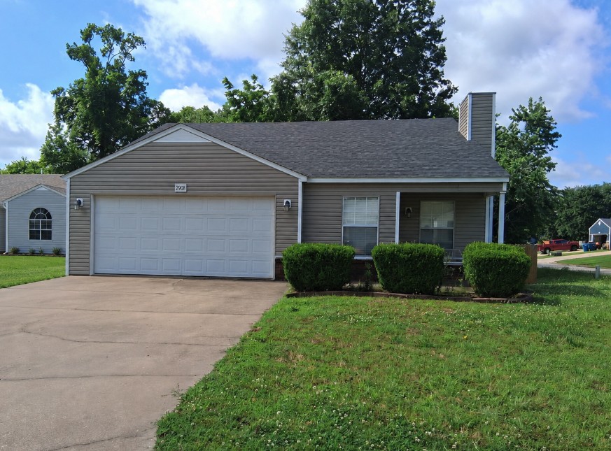 Recently remodeled 3BD/2BA home offering approximately 1,200 sq ft of comfortable living space in a prime Bentonville location. Features include an open living area with a cozy fireplace and a 2-car garage. Enjoy easy access to I-49, downtown Bentonville, Crystal Bridges, the Walmart Home Office, and some of Northwest Arkansas' premier biking and walking trails. Convenient, move-in ready, and close to everything Bentonville has to offer!

Do NOT disturb occupants. An application needs to be on file to schedule a viewing. All showings are to be scheduled through Pro X.