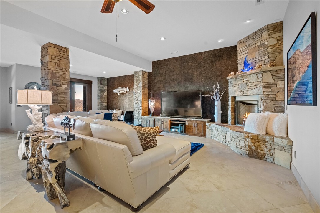 Point Mirage - Residential