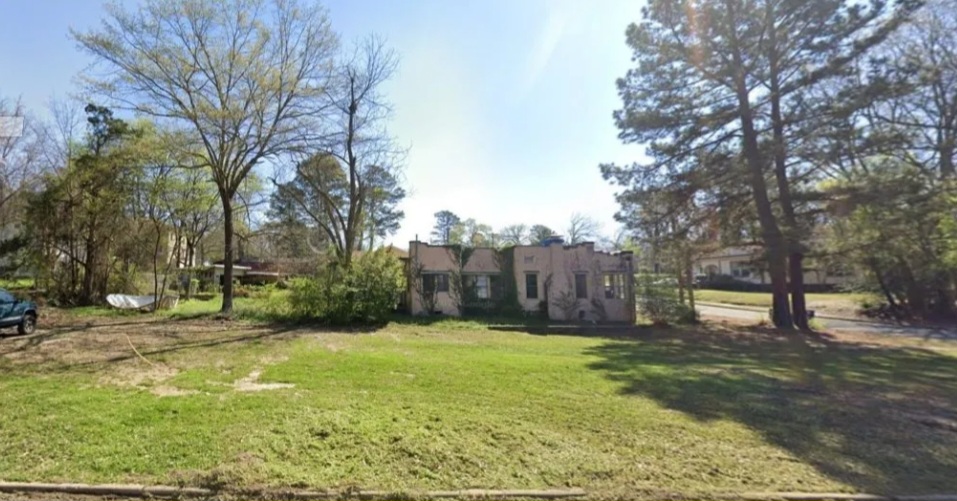 This .17 (+/-) acre lot is ready for you to build a new home. This large corner lot is close to local amenities and schools. Manufactured homes are not allowed in this area. Property conveys a Limited Warranty Deed only. Call or text for more information.