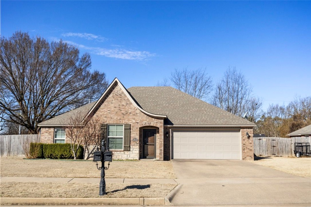 Currently occupied and will be  available  June 20th 2026. Pet friendly, fenced in back​​‌​​​​‌​‌​​​‌‌​​​‌‌‌​​‌​​‌‌​​​​ yard,