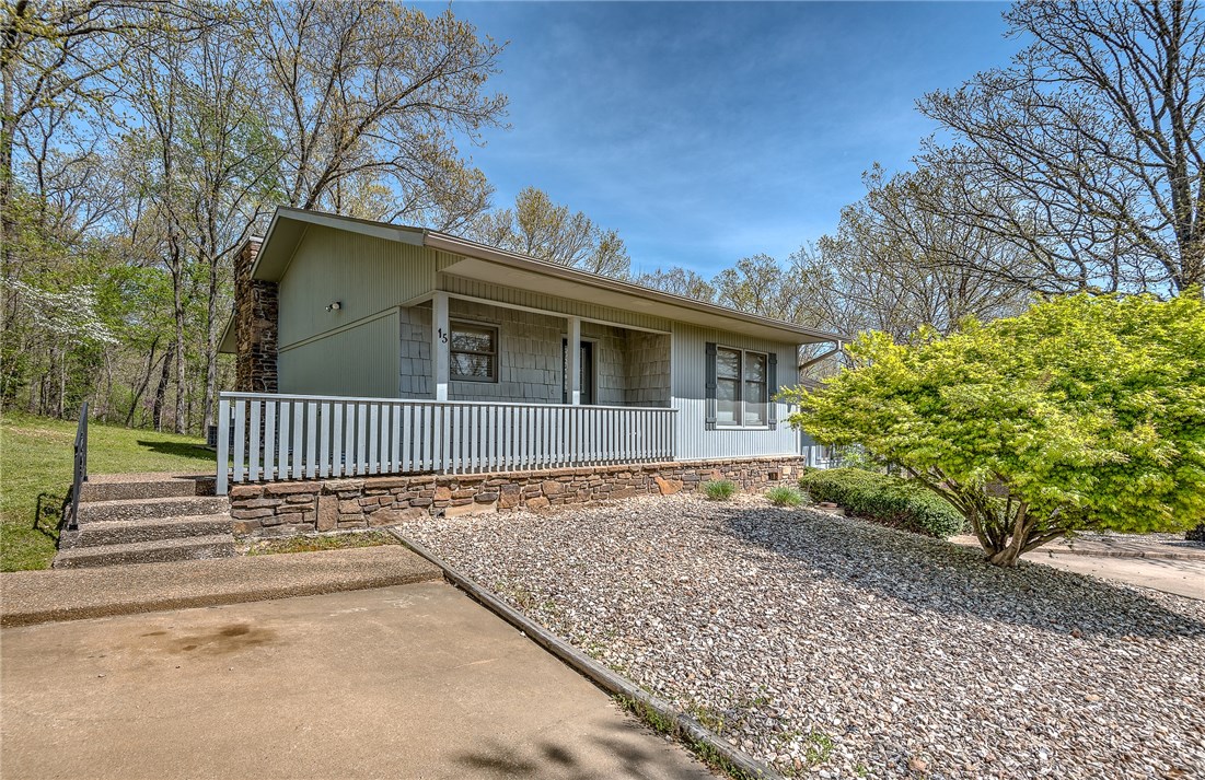 Sweet 2 bed, 2 bath home on a beautiful low maintenance lot in the rolling hills of Bella Vista. Inside you'll find a bright eat-in kitchen with plenty of cabinetry for storage and a nice living area that leads onto the partially covered back deck overlooking beautiful tree-lined views. Enjoy chatting with neighbors on the front covered patio on warm Arkansas afternoons! There is plenty of room for vehicles and recreational toys on the 3 car parking pad. Perfect for water and outdoor lovers, this home is within 2 miles to Lake Windsor, Tanyard Creek Nature Trail, Bella Vista Country Club & Golf Course and US-71, plus a short walk or drive to the Kingsdale Playground & swimming pool and Kingswood Golf Course.