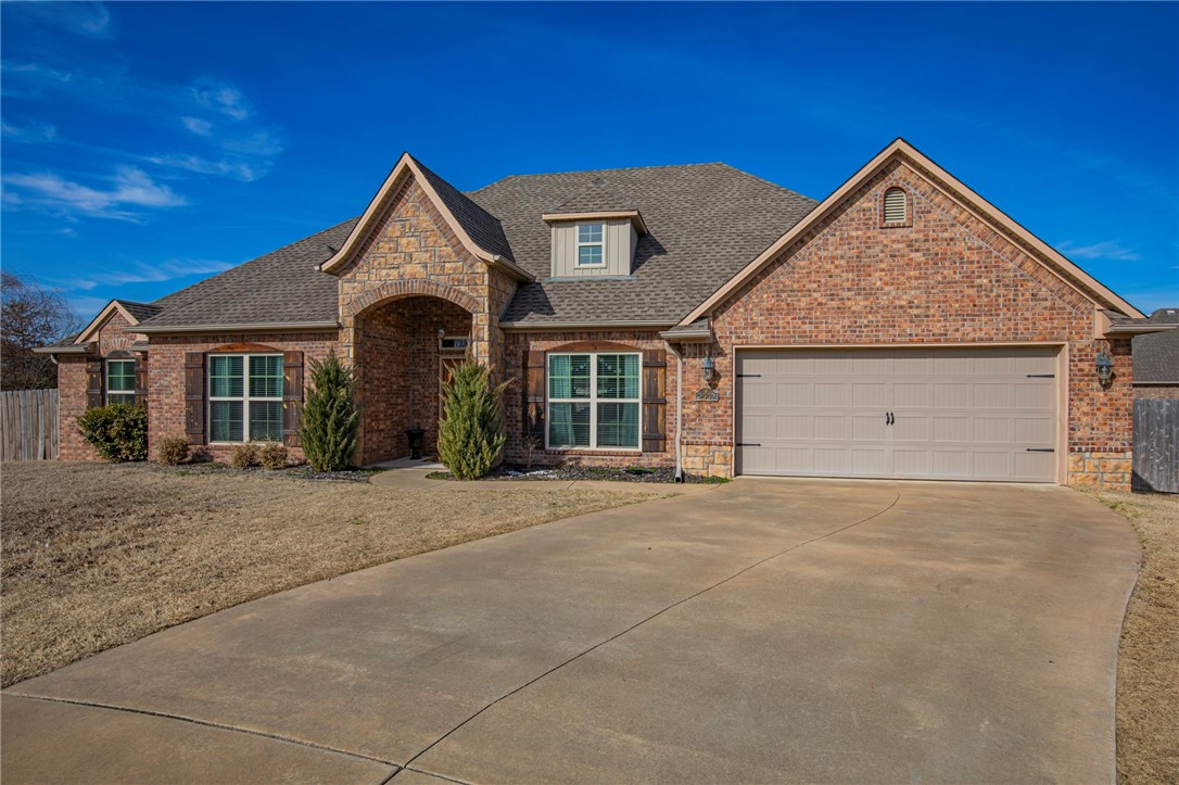 4 bed 2 bath home in the heart of West Fayetteville just down the road from the trail system, softball fields, and only 10 minutes to the U of A. Zero carpet in this home with stained concrete in the living and halls and LVP in the bedrooms. Stainless appliances and large walk in closet in the primary.