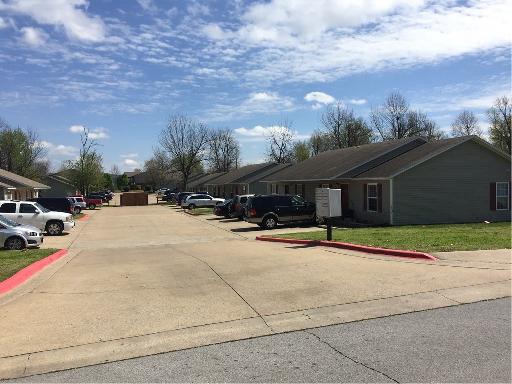 16 unit apartment complex with an additional leasable single family residence on the parcel. 100% Leased. Located just off of 71b / Backus in North Springdale. Excellent opportunity for rental and market appreciation. Apartments are 3 bedroom 2 bath 100% leased, house is 2 bedroom 1 bath 760 square feet leased at $550.