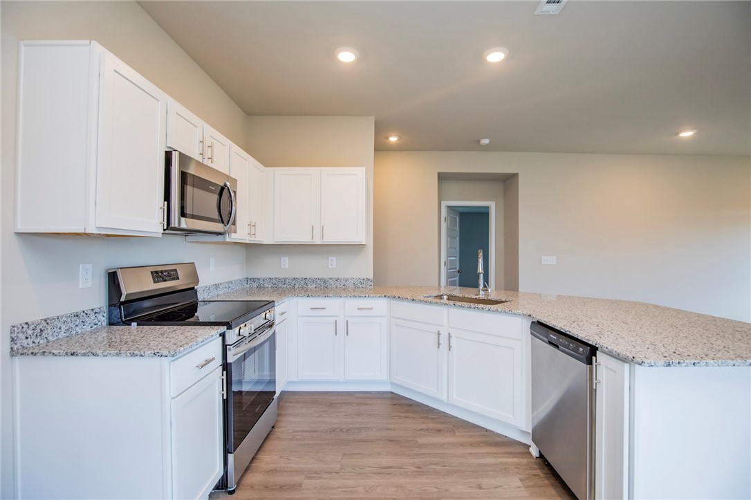 WALNUT HILL SUB PH IV-PEA RIDGE - Residential Lease