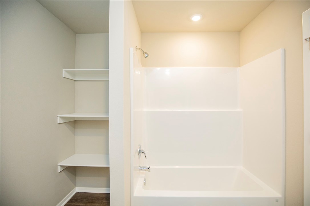 WALNUT HILL SUB PH IV-PEA RIDGE - Residential Lease