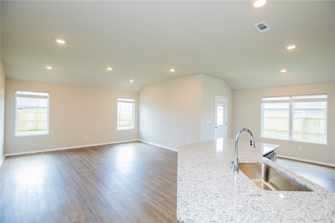 WALNUT HILL SUB PH IV-PEA RIDGE - Residential Lease