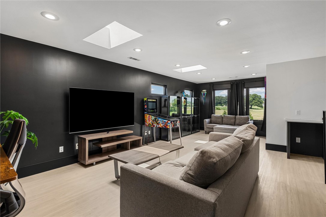 Doris Perry Tr 4 - Residential