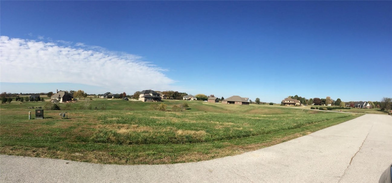 Coveted Cave Springs location totaling a generous 1.55 acres to build your dream home on! This is the last lot left in the prestigious Soarking Hawk subdivision located in Bentonville School District. You can enjoy the sights and sounds of nature with the city just minutes away. Close proximity to shopping, dining, schools, sights, places of worship and more! Level building site. Priced to sell! Cave Springs utilities and emergency services.