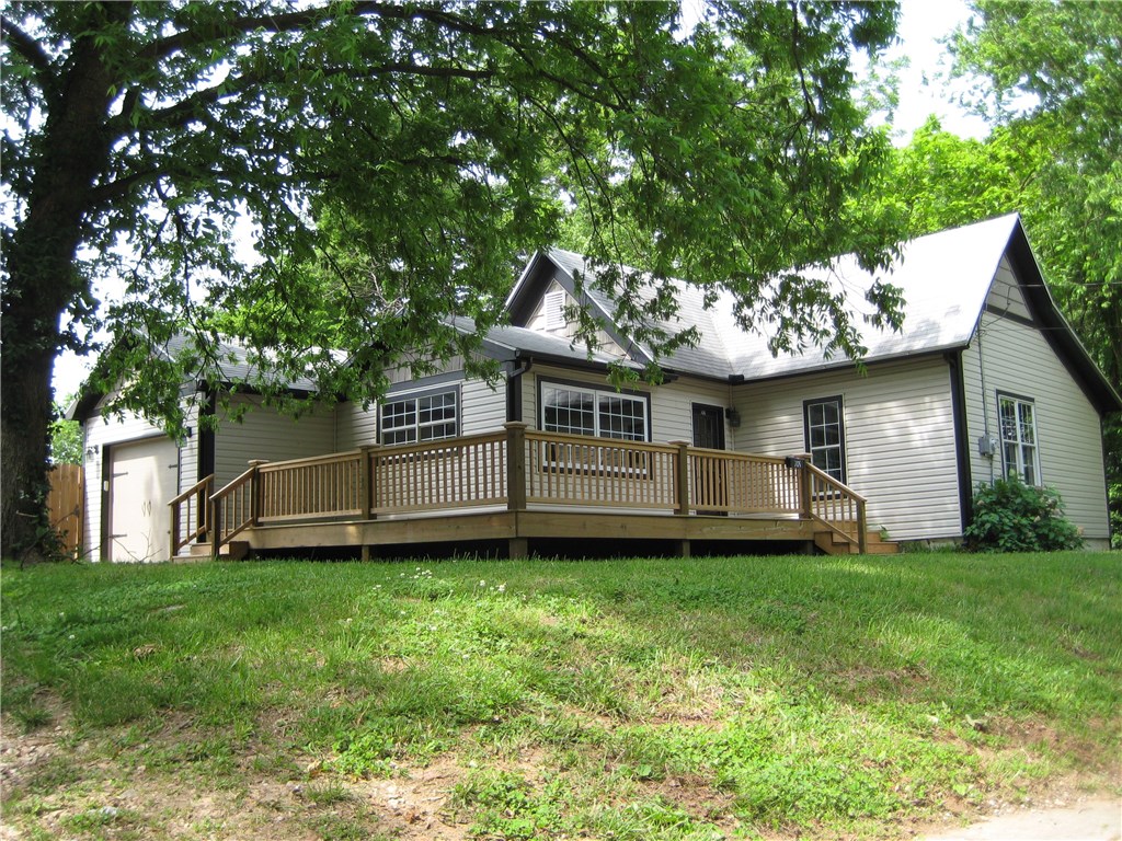 Charming 2 bed & 1.5 bath house in Bentonville with a great location! Close to the Bentonville square , Biking and walking trails! Large fenced back yard, covered back deck, and storm shelter.** Only 1 dog under 20lbs will be considered**