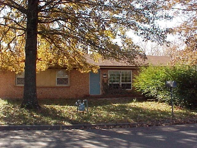 3 bed & 2 bath home in Rogers, convenient location, close to Rogers District Schools
