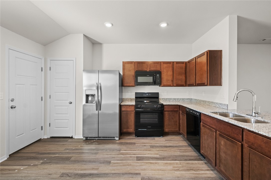 WALNUT HILL SUB PH III-PEA RIDGE - Residential Lease