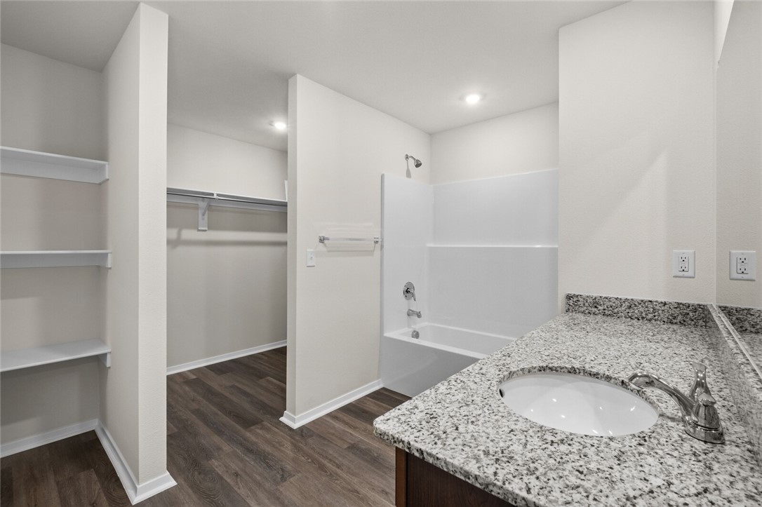 WALNUT HILL SUB PH III-PEA RIDGE - Residential Lease