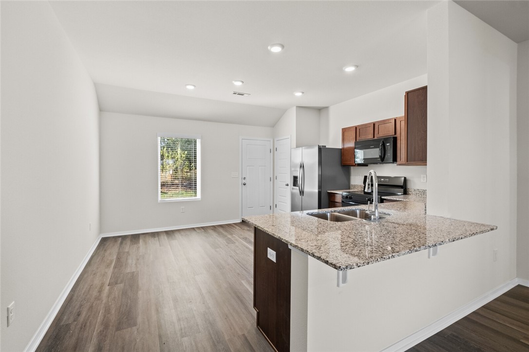 WALNUT HILL SUB PH III-PEA RIDGE - Residential Lease