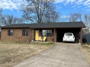 3 Bedroom, 1.5 bath brick home in Dardanelle. Conveniently located close to the Middle and High School.