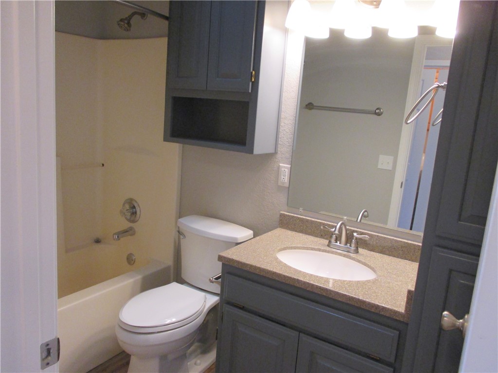 Round Prairie Estate Ph 1 Gentry - Residential Lease