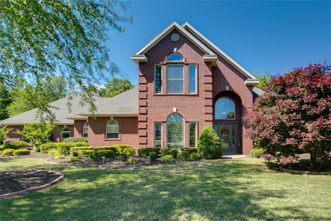 Stunning one of a kind home in quiet S/D. Great central loc near Promenade & Aquatic Center. Spacious open flr plan perfect for entertaining. Double sided FP divides 2/lrg living areas w/huge windows. Updated porcelain tile, real hardwood flrs & new neutral paint throughout. KIT w/custom cabinetry, built-ins, island, & bar. Oversized Master has vaulted ceilings & huge walk-in closet. MBA w/his & her vanities & whirlpool tub. Two car garage w/separate 3rd bay. Gorgeous fully fenced & landscaped backyard.
