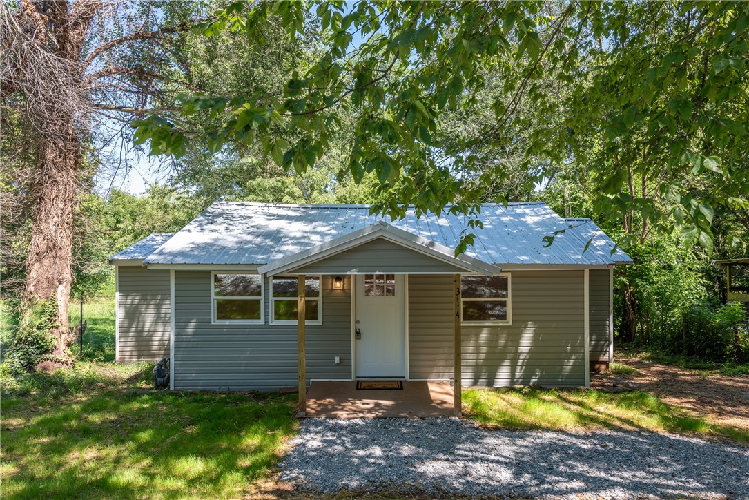 Back on market due to no fault of the seller! HOME SWEET HOME! Check out this LIKE NEW fully updated and renovated 2 bedrm 1 bathrm home and studio guest house with half bathroom! Located minutes away from Shopping, Eateries, Schools, Hwy 412 and more! From the covered front porch, head inside to a open concept living room with laminate wood floors and room for dining! Flow into the sunken kitchen and that features: granite counters , stainless steel appliances, gas range, and pantry! Relax and rejuvenate in the one of the two bedrooms Plus a full bathroom! Out back enjoy the covered deck overlooking the back lawn with a path to your 240 SqFt Studio GUEST HOUSE with private half bath. Don’t miss out! Act now!