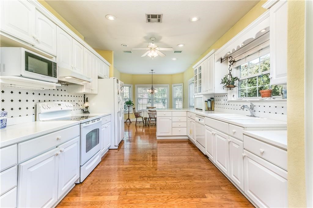 Front Porch living doesn't get any better then this.  4 blocks from the Bentonville square and just out your back door is the Compton Garden trails to Crystal Bridges.  This home is move in ready and the opportunity to fill this home with your own style is endless.
