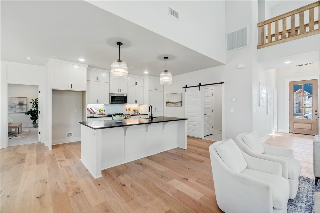 ARLINGTON SUB PH 2-PEA RIDGE - Residential