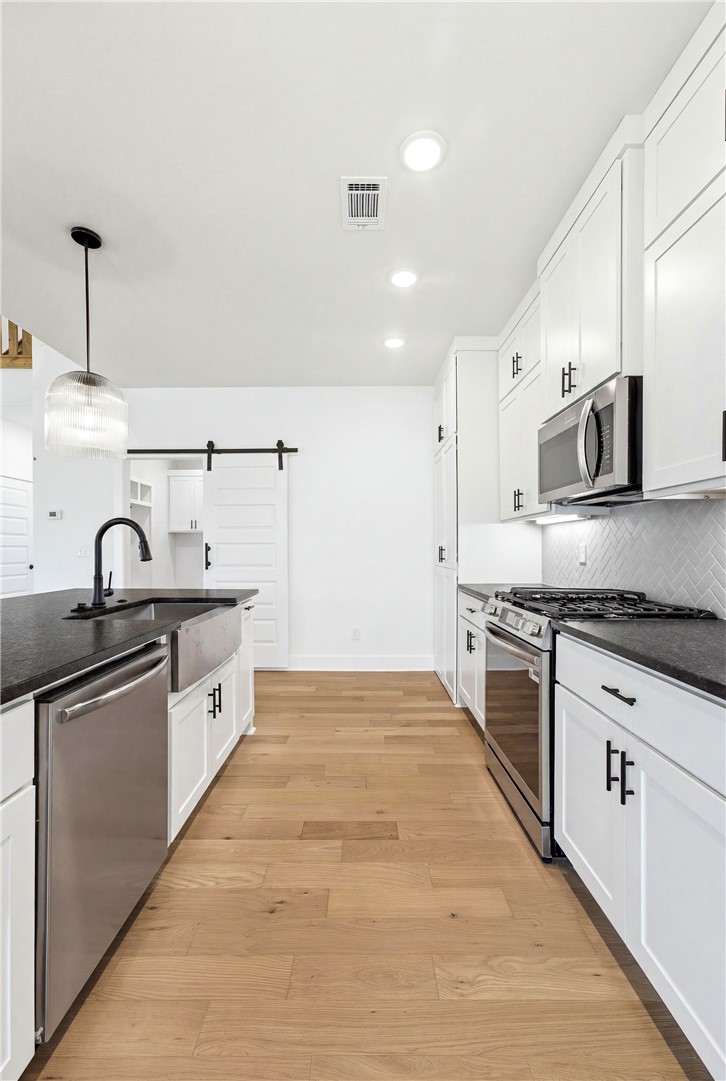 ARLINGTON SUB PH 2-PEA RIDGE - Residential