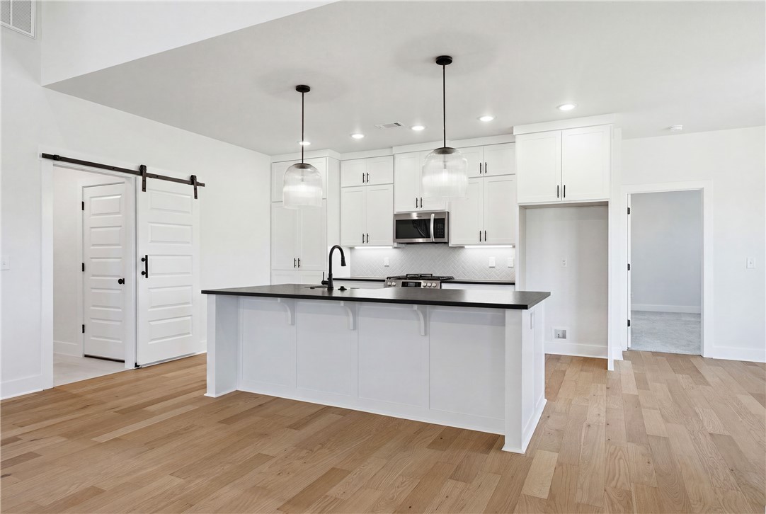 ARLINGTON SUB PH 2-PEA RIDGE - Residential