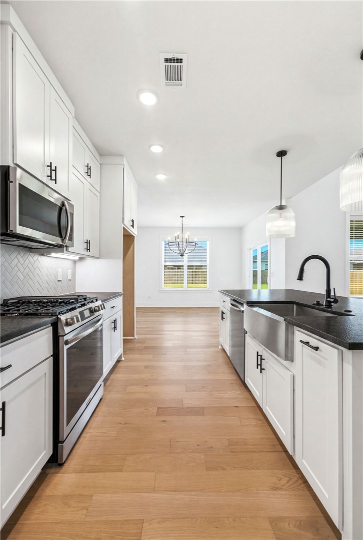 ARLINGTON SUB PH 2-PEA RIDGE - Residential