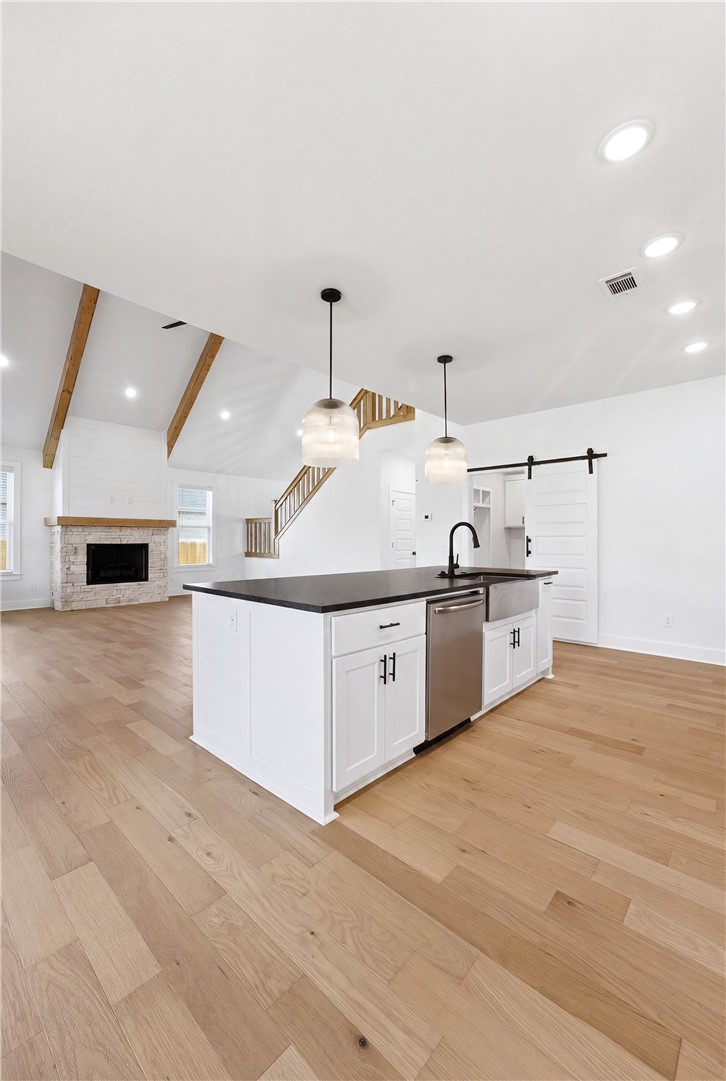 ARLINGTON SUB PH 2-PEA RIDGE - Residential