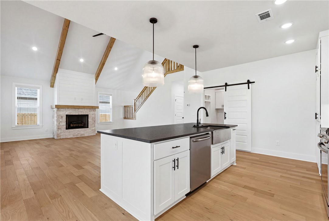 ARLINGTON SUB PH 2-PEA RIDGE - Residential