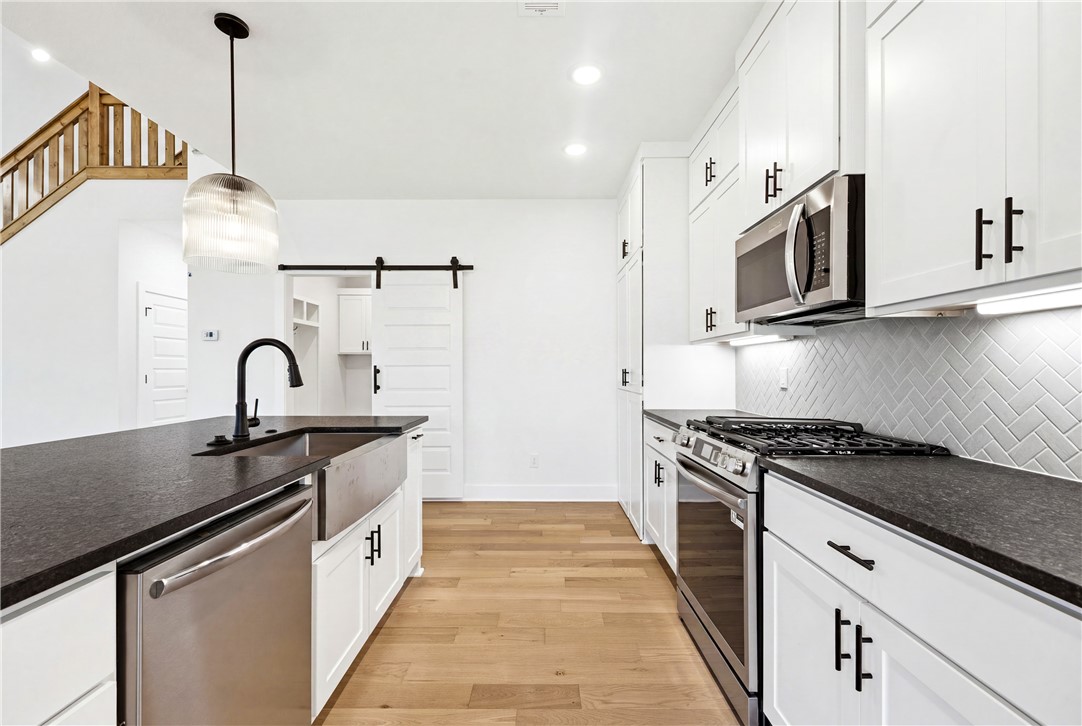 ARLINGTON SUB PH 2-PEA RIDGE - Residential