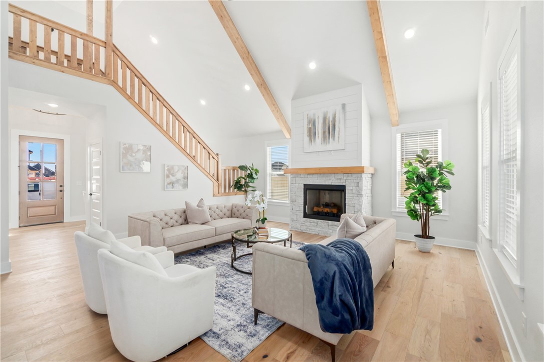ARLINGTON SUB PH 2-PEA RIDGE - Residential