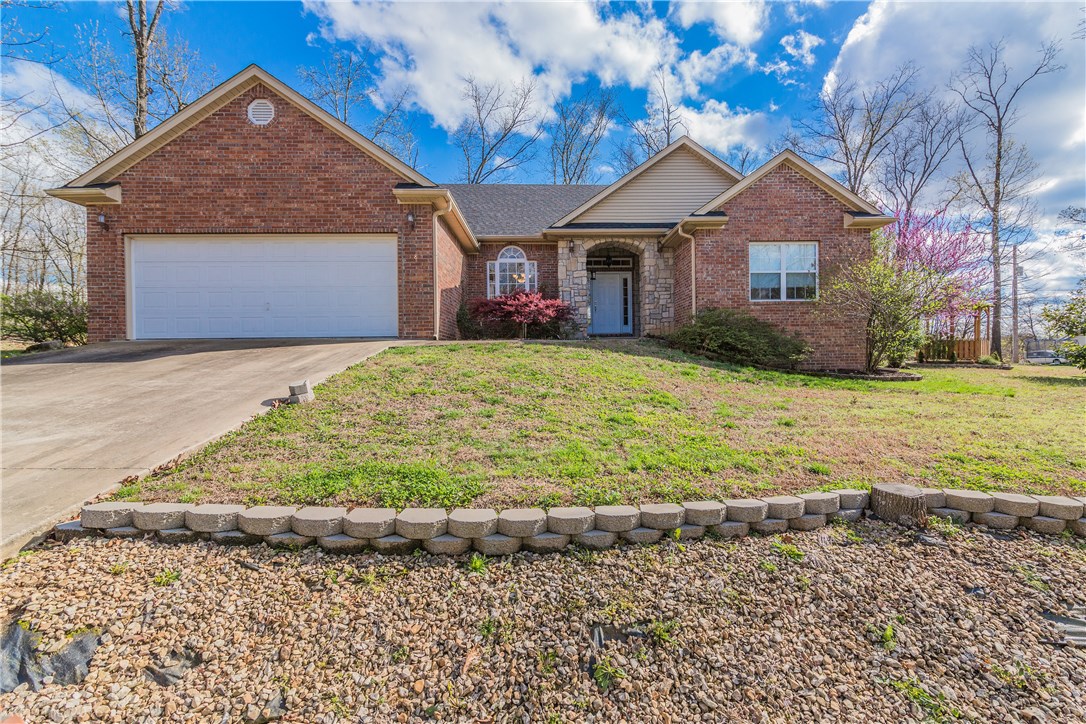 CUTE CUTE CUTE ! Layout is perfection. Open living w/ FP focal point. Formal dining plus café in large kitchen. Pantry. Master w/ his & hers closets, double vanity, whirlpool & shower. Lots of sunshine throughout , especially the south facing sunroom. Covered patio. Fenced yard. Gazebo & flower bed complete the picture.