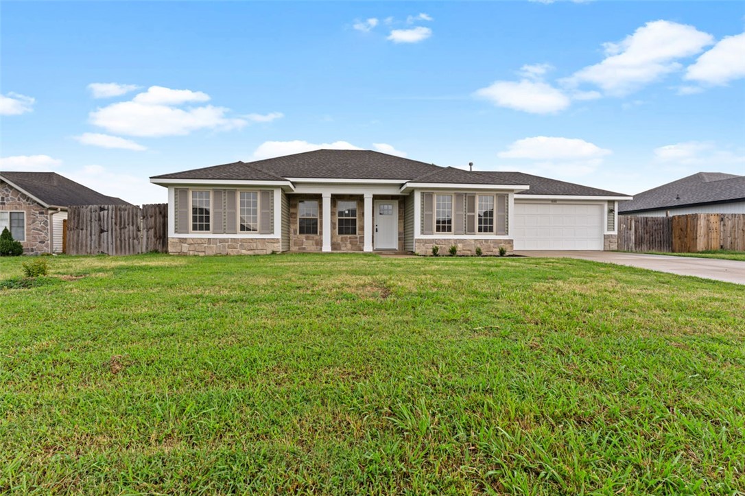 What a cozy renovated home in Prairie Grove.  Fresh paint.  New floors.  New Carpet.  This 1248 square foot home has 3 bedrooms, 2 bathrooms, a 2 car garage, and a fenced backyard.  With a growing downtown and sought after school system, this home is a great fit for your family.