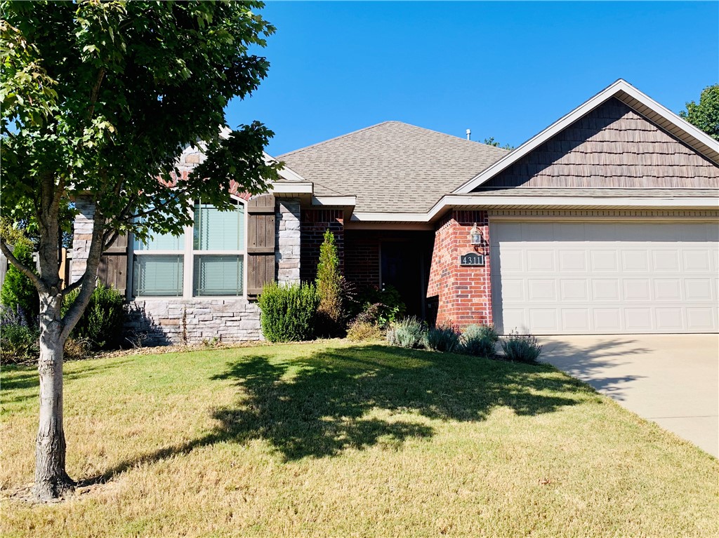 Nice 3 Bedroom 2 bath home in the heart of one of the most desirable locations of south Rogers. Split floor plan with open living/kitchen/dining area. Master area has nice bath and huge walk-in closet. The 2 secondary bedrooms share a bath. Refrigerator and Washer/Dryer are included for tenant use. Extended patio area with huge backyard. Pets are negotiable with Pet Deposit.