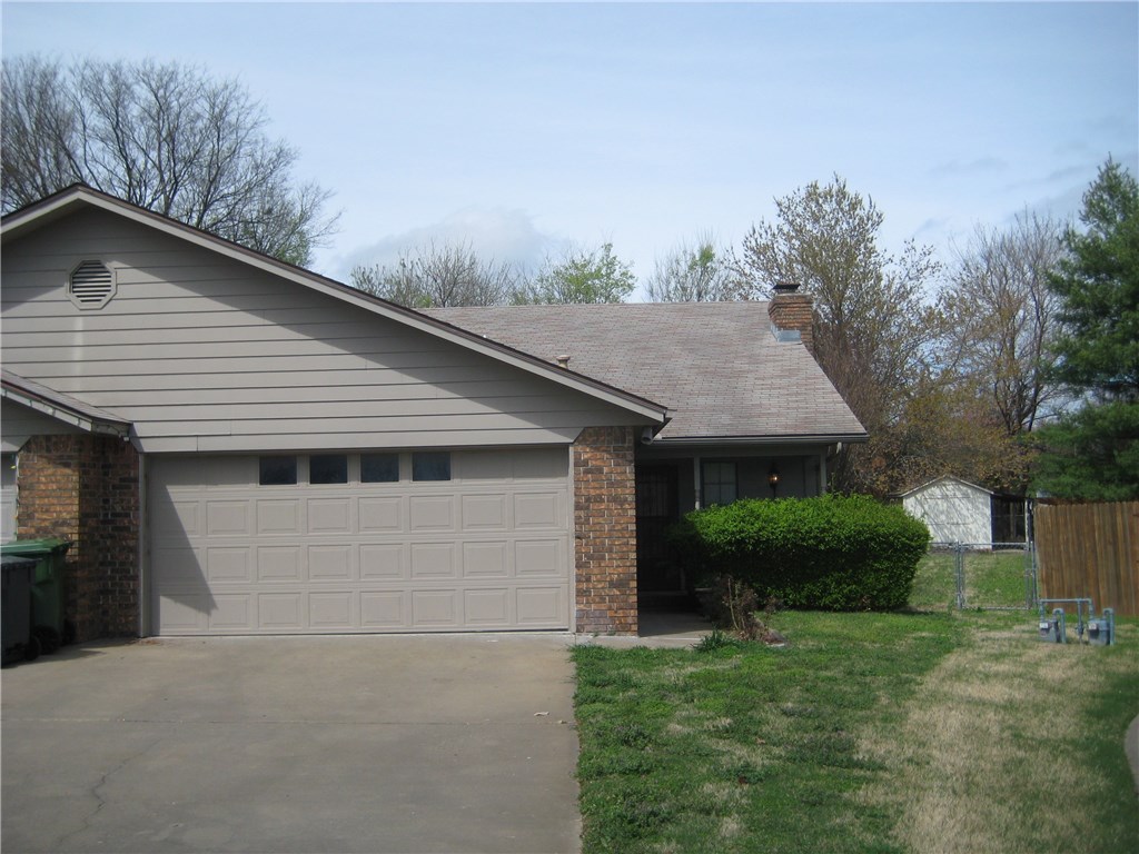 Great 3 bed & 2 bath duplex in Rogers!