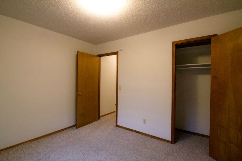 Voiss Park Estates Rogers - Residential