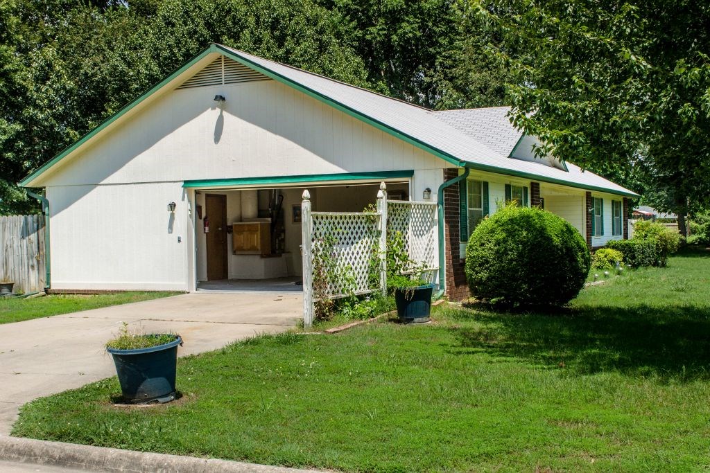 Voiss Park Estates Rogers - Residential