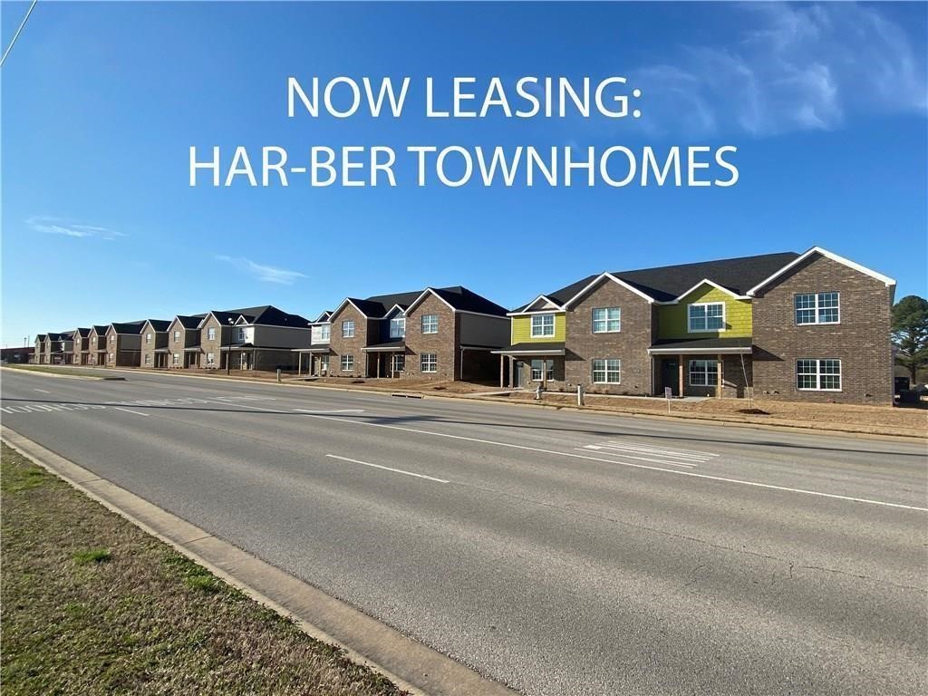 These townhomes have really nice features, great location, walking distance to schools, minutes to I-49.