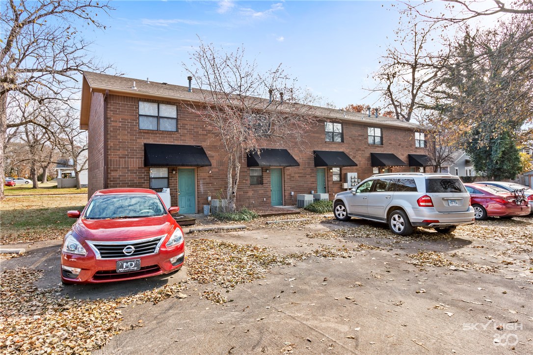 Nice 2 Bed; 1.5 Bath Just 1 Block From Beautiful Downtown Siloam For An Easy Walk To Restaurants, Shopping & More. Kitchen/Dining, Laundry, Living & Half Bath Down. 2 Beds + Full Bath Up. Updated w/ New Paint, Carpet, Appliances 1 year ago. Fridge & Washer/Dryer Included. Ready For Occupancy. Background & Credit Checks Required. Contact List Office for Application Link.