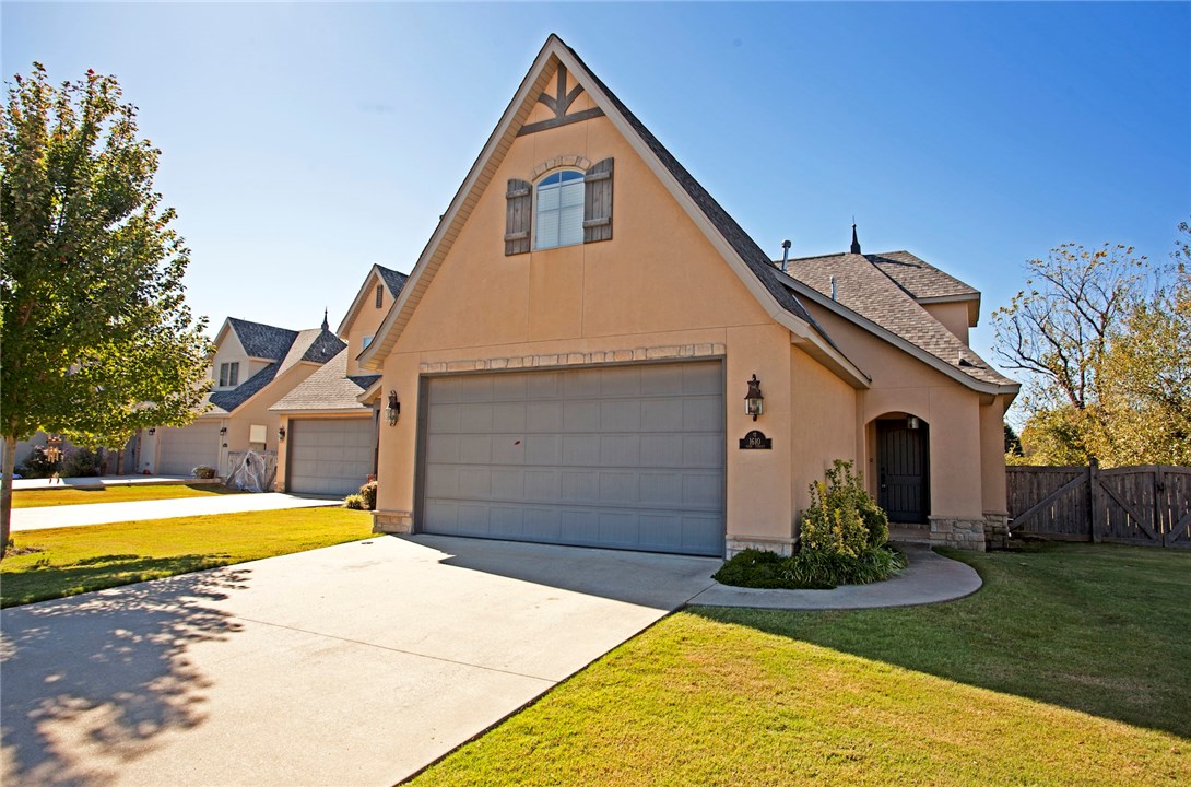 Beautifully designed Villa. Elegant and spacious, granite counters, stainless appliances, custom cabinets, master suite with large walk in closet, separate whirlpool tub shower, security system, central vac system and fenced back yard.
