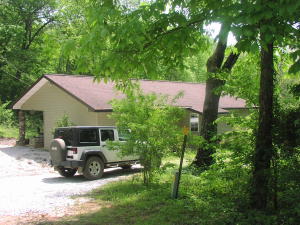 Nice, clean, energy efficient 2 bedroom, two bath home on 80 wooded acres. Price includes all furniture in sitting area. Electric and rural water. End of road seclusion but not far from Jasper. Outbuilding. 2nd home site with utilities. New deck. Propane central heat and electric cooling. Lots of wildlife and interesting terrain. Attic storage area.
