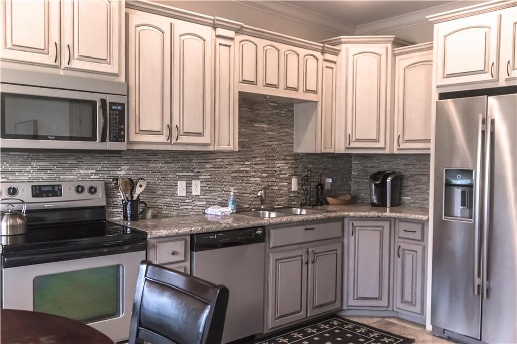 - - Residential Lease
