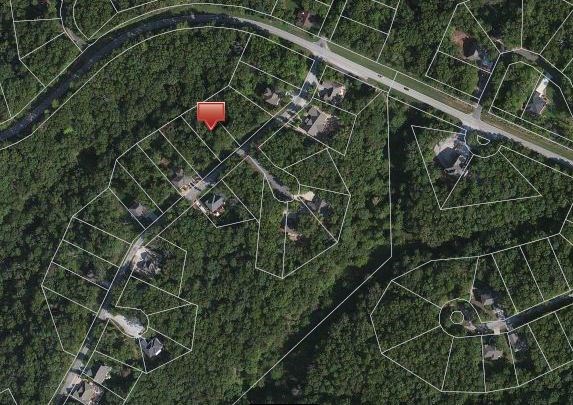 This rural lot in Bella Vista is perfect for building your home! Close to the highway and easy access to town, yet still in a private wooded setting. Great community amenities including lakes, golf courses, bike trails, and much more! Grab this lot and start building your dream home today!