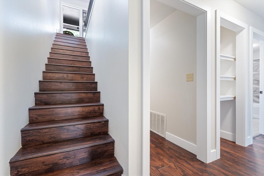 Townhouse Tct 2 A/K/A Drake Court Bvv - Residential