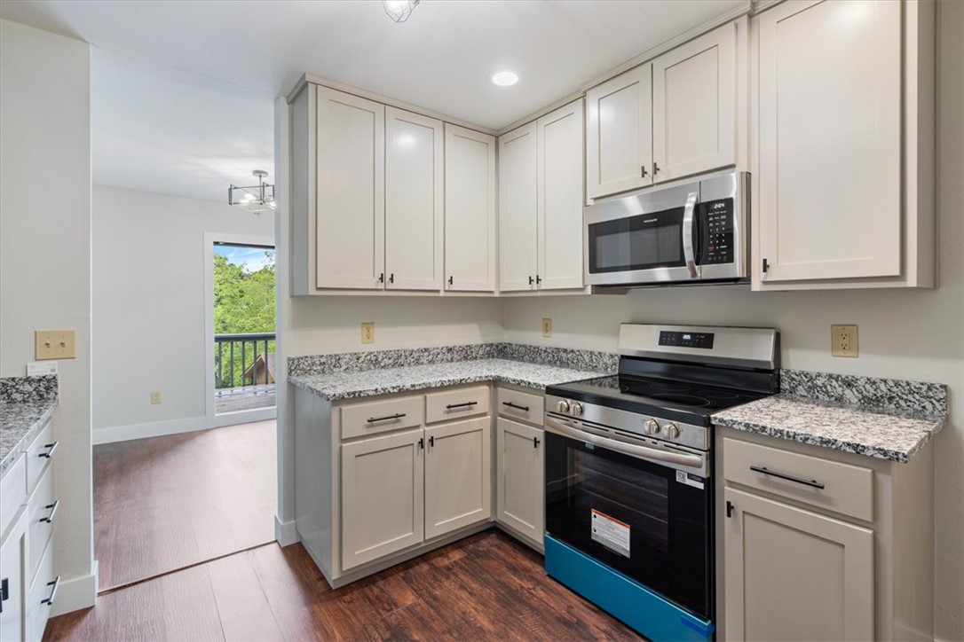 Townhouse Tct 2 A/K/A Drake Court Bvv - Residential