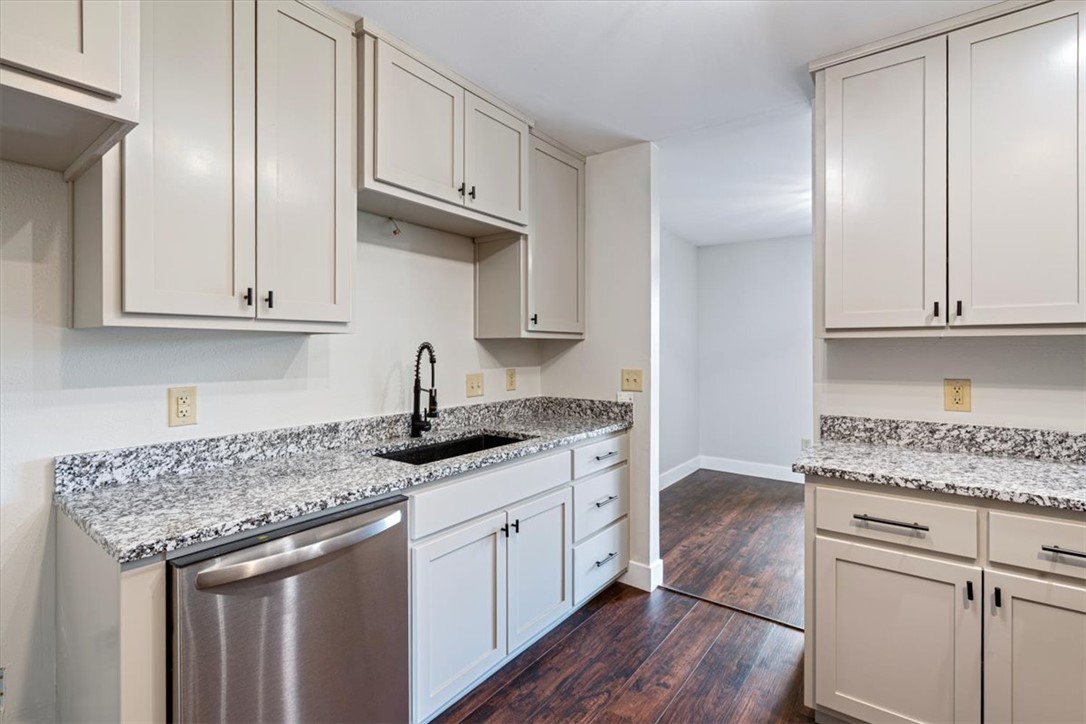 Townhouse Tct 2 A/K/A Drake Court Bvv - Residential