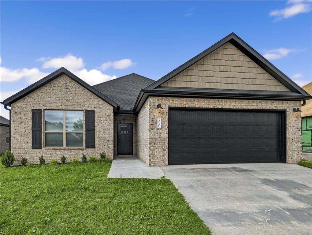 Welcome To Your Next Home! Welcome To The Brand New Edgewood Estates Bentonville/Centerton. This East Facing 4 Bedroom New Build Offers An Open Concept Split Floorplan Inside And Full Brick Exterior. Kitchen w/ Upgraded Cabinet Set, Built-in Micro, Custom Hood, Pantry, Island/Bar Seating + Eat-in Dining. Custom Cabinets & 3cm Granite Throughout. Centered Fireplace In Living w/ Built-ins On Either Side.
Primary Suite w/ Dual Vanity, Tile Shower, Soaker Tub In Primary Bath. Walk-in Closet That Passes
Through From The Primary Bath To Laundry/Utility. Covered Back Patio w/ TV and Gas Grill Connections