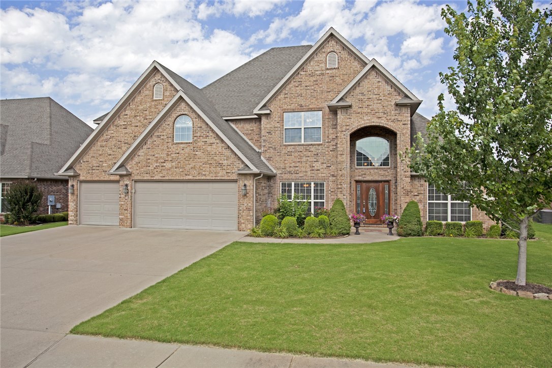 Like NEW Mark Melton Beauty conveniently located in College Place Subdivision. 18 Ft Entry allows lots of light to dance on the gleaming hardwood floors. Open Living room/Kitchen with eat-in area and breakfast bar provides cozy fireplace in winter. Stately feel throughout with an abundance of crown molding & Mark Melton Quality. Large Master suite with TWO walk-in closets. Additional bedroom with bath on main level. Upstairs are 2 Large bedrooms with walk-in closets, Large Bonus room & Full Bath & storage